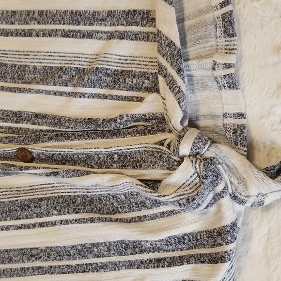 W5 Top Womens Size 3X Striped Tie Front - Picture 4 of 8